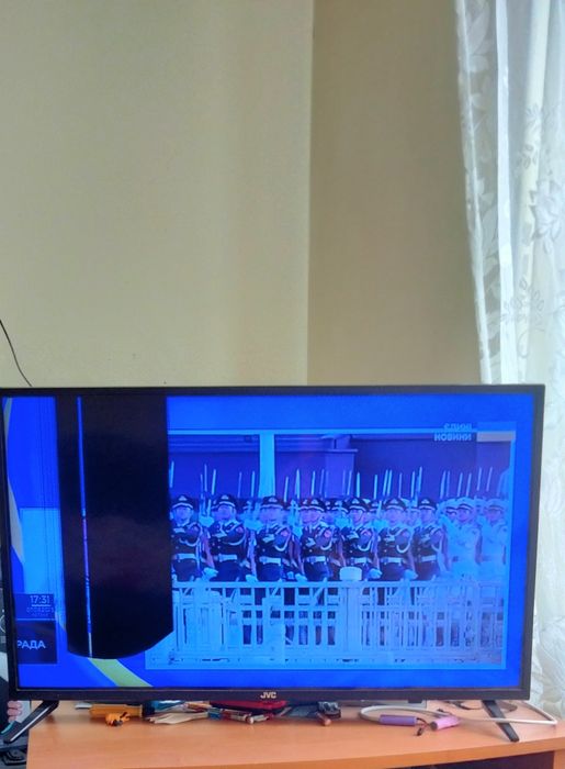 Телевізор JVC 32 Працює