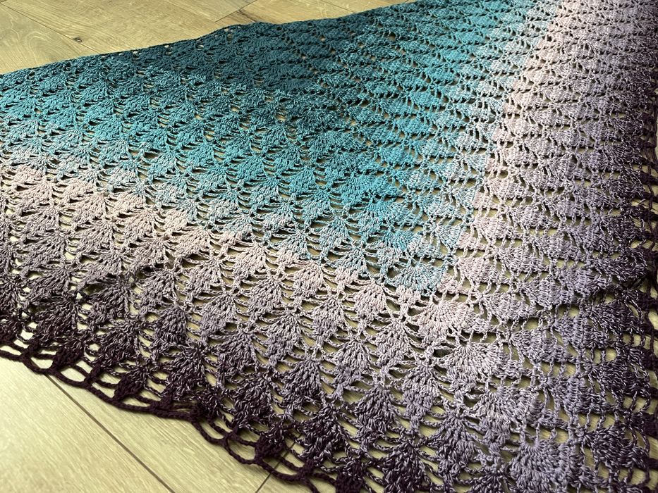 Ażurowa chusta szydełkowa