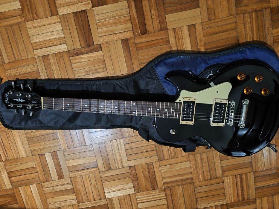 Amplificador Fender Mustang 1 + Guitarra Corte CR100