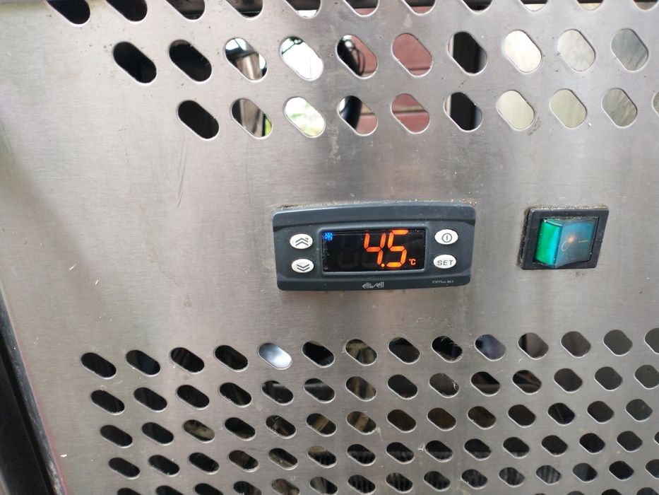 Stół chłodniczy 3 drzwiowy