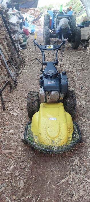 Destrocedor ou triturador de mato