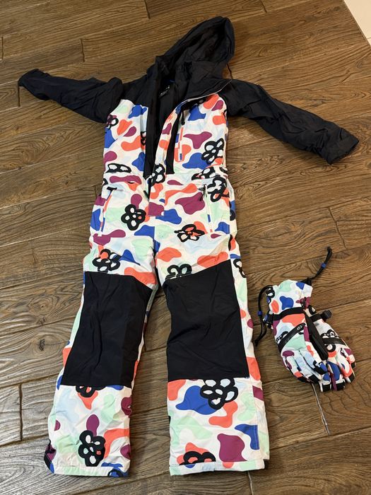 Burton комбінезон 140-146, оригінал , в новому стані .