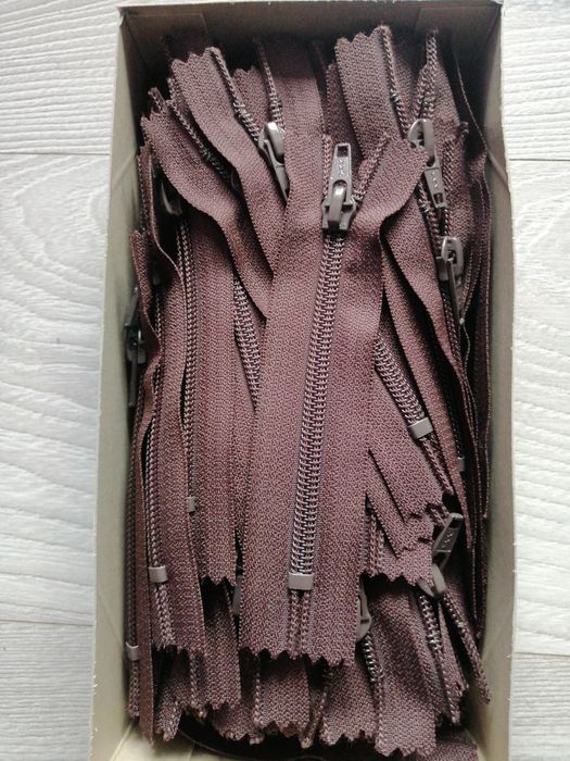 Блискавка для одягу/взуття.