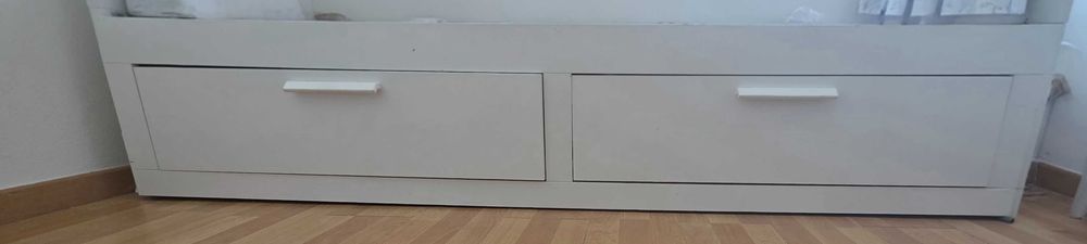 Cama ikea dupla com colchões