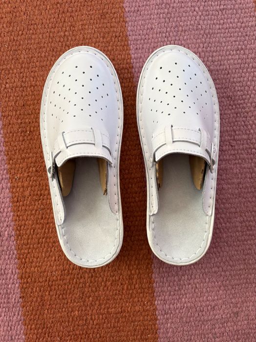 Buty crocsy skórzane medyczne