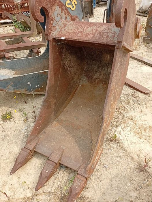 ESCAVADORA HITACHI 135 + ACESSORIOS