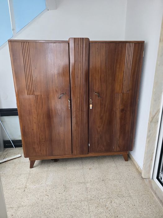 Roupeiro  madeira maciça