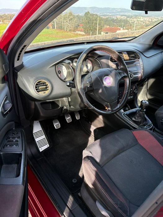 vendo Fiat bravo 1.4 T-JET versão SPORT completa com 150cv