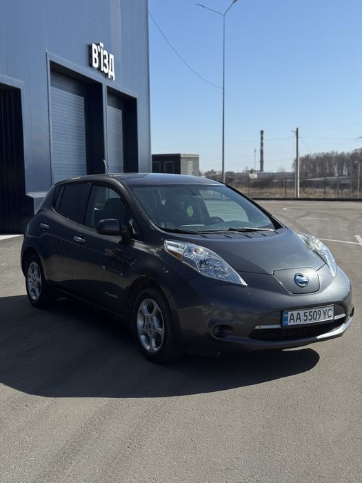 Аренда / прокат / оренда Nissan Leaf