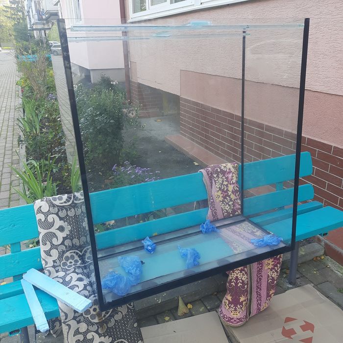 Продається акваріум на підставці