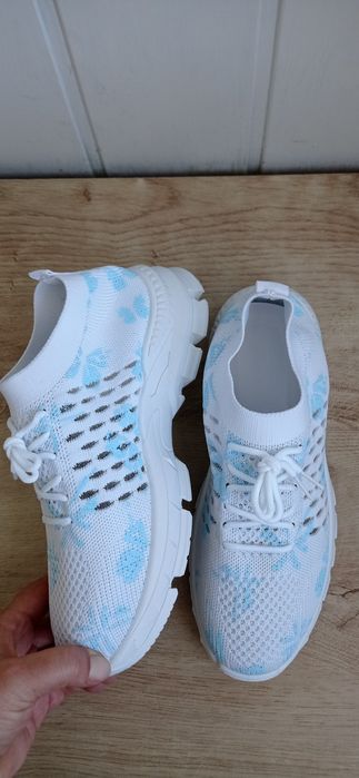 Buty sportowe damskie 39-25 cm