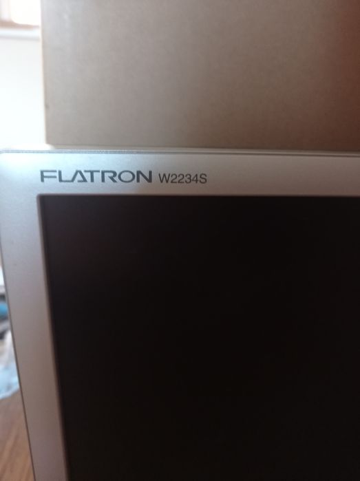 Монитор LG Flatron 22 дюйма