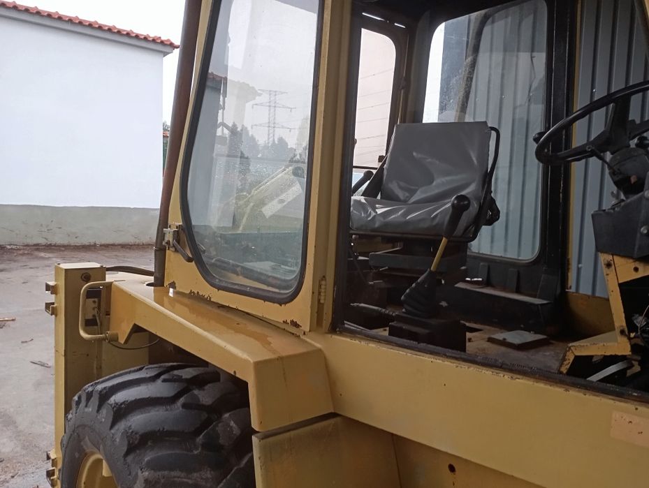 Retroescavadora motor perkins venieri 7.33