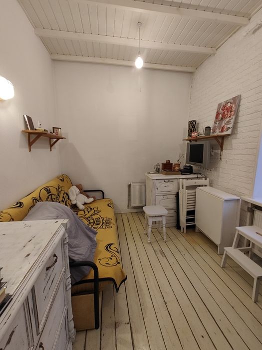 Продам 1 комнатная квартира метро Вокзальная (Южный Вокзал).Недорого!