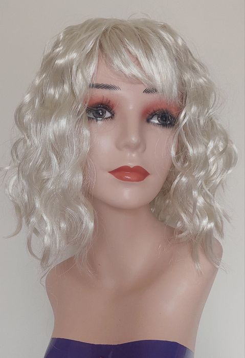 Krótka peruka cosplay anime