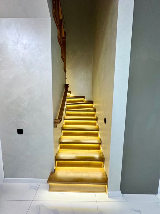 Продам котедж з ремонтом в районі Щасливе!