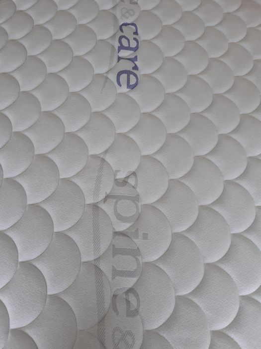 Cama e colchão 1.35×1.90m