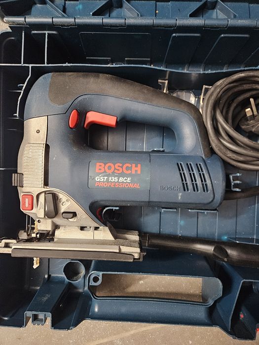 Bosch Wyrzynarka GST 135 BCE 720W nowa 900zl.