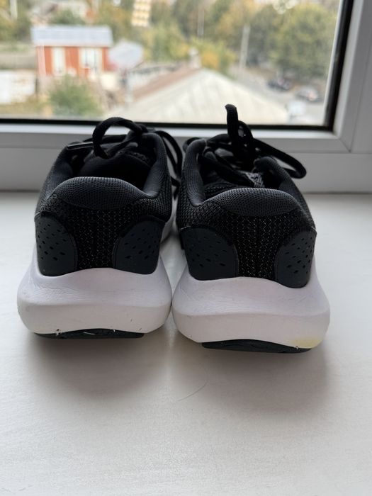кросівки Under Armour Charged Surge 4