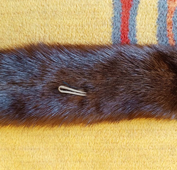 Futerko z norki , zadbane, błyszczące . Długość 70 cm , szerokość 6,5