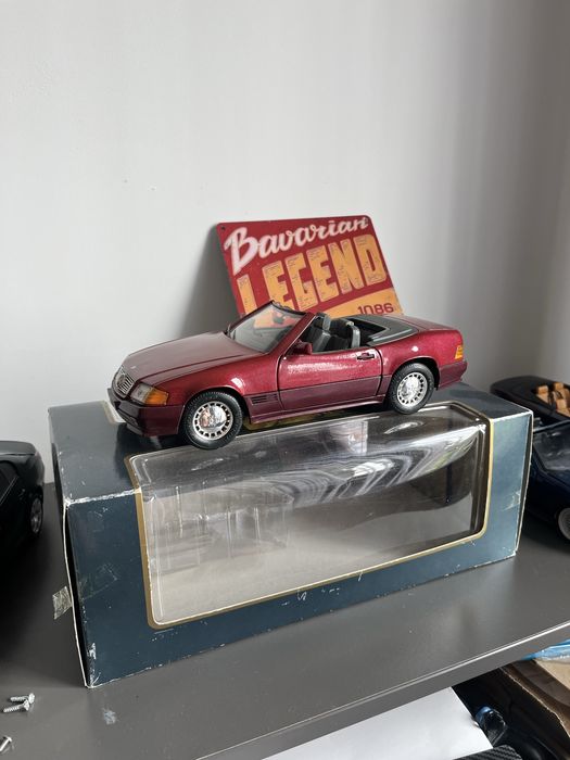 Model merceds benz sl 1:18 maisto