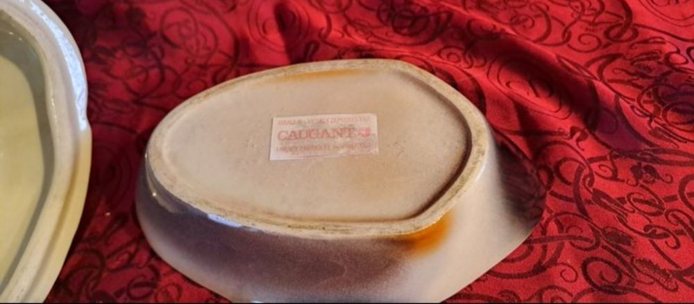 Exclusivo modelo de faiança - Terrina assinada