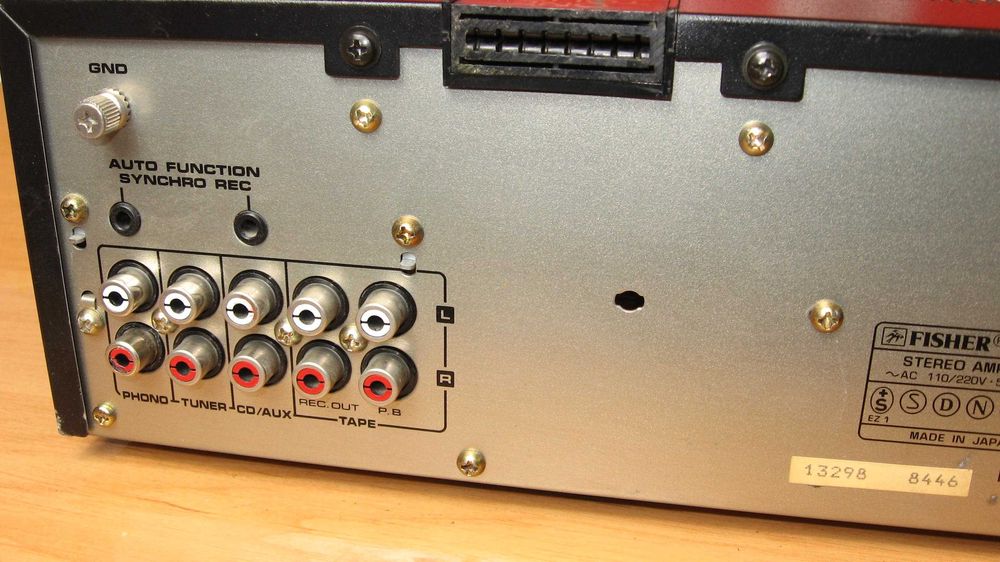 FISHER CA-M23 (SANYO) Wzmacniacz z korektorem graficznym i mocą 2x35 W