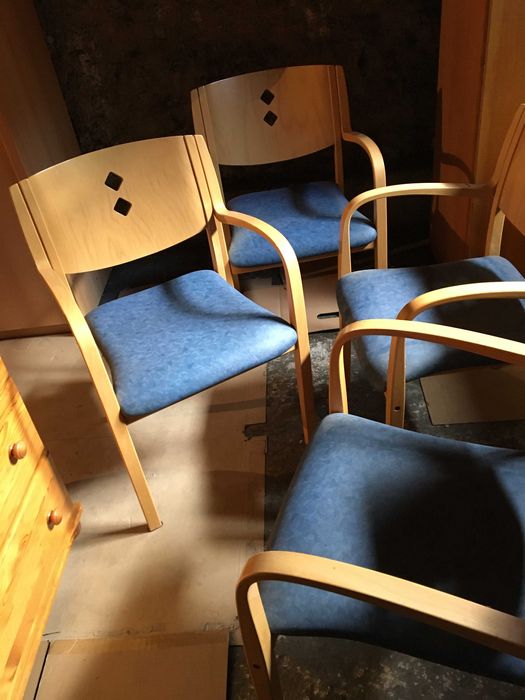 komplet 4 stabilnych krzeseł