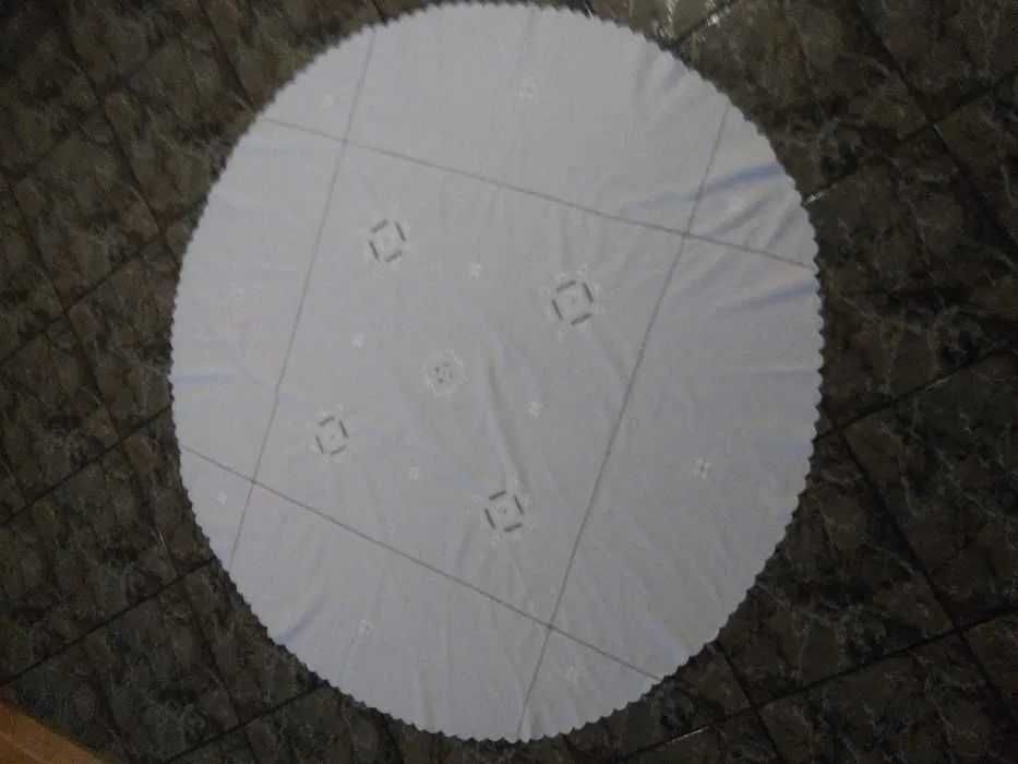 Vintage Okrągły obrus serweta 194 cm ręczny HAFT Rechelie