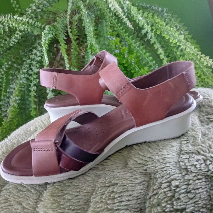 Brązowe sandałki ecco