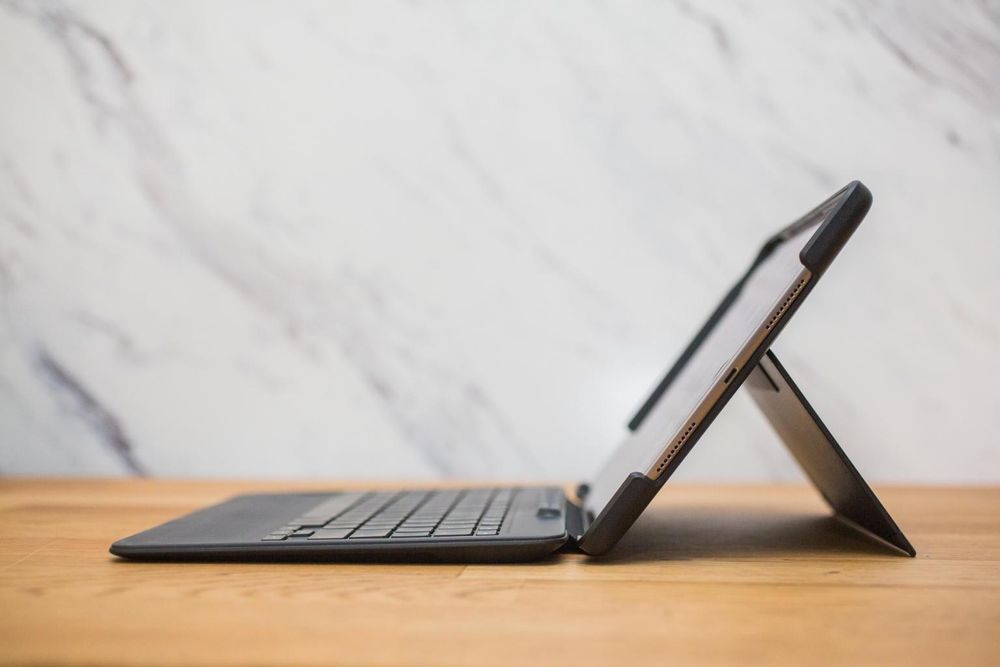 Logitech Slim Folio