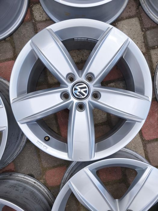 Felgi aluminiowe 17 Volkswagen Golf Passat Tiguan TOURAN Sharan Caddy 5x112