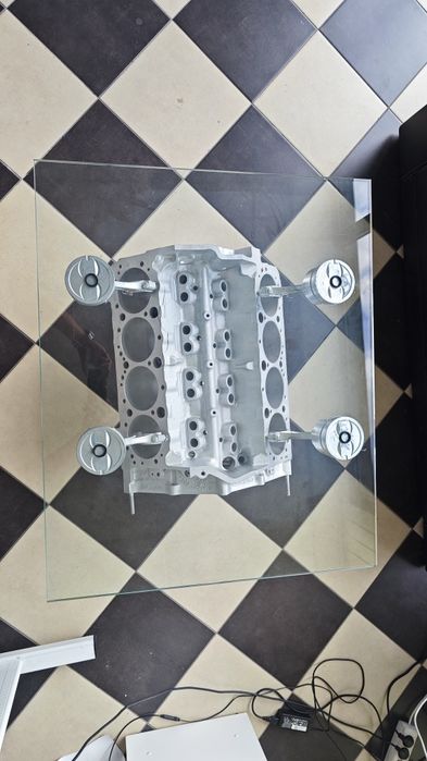 Stolik do biura warsztatu detailing a może do jaskini