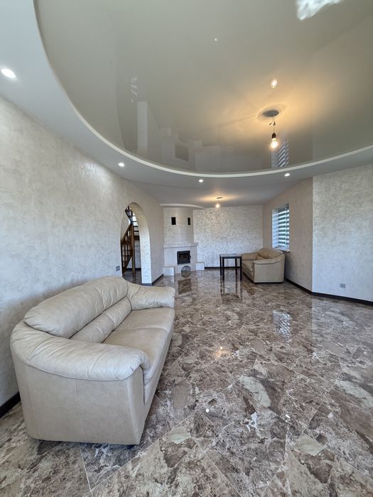 Продається будинок  з  новим Ремонтом