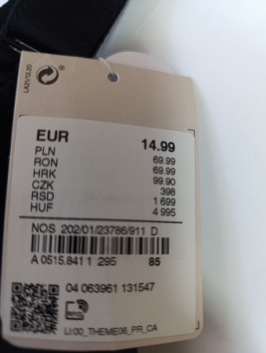 Бюстгальтер бренду C&A, розмір EUR 95 B.
Колір чорний.
М'яка чашка.
Бе