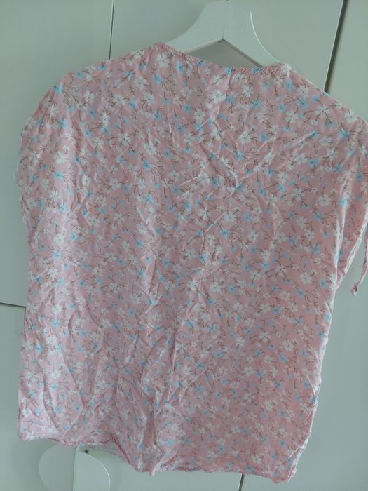 Bluzka w kwiaty 40