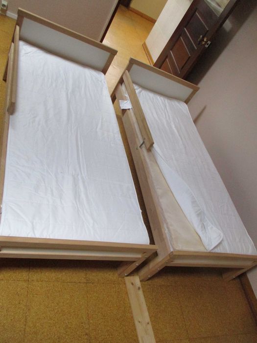 Duas camas de criança IKEA (modelo SNIGLAR) 76 x 165 cm