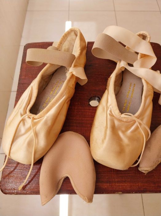 Sapatilhas de ponta, Serenade, Ballet Bloch, D 4.5, inclui fitas