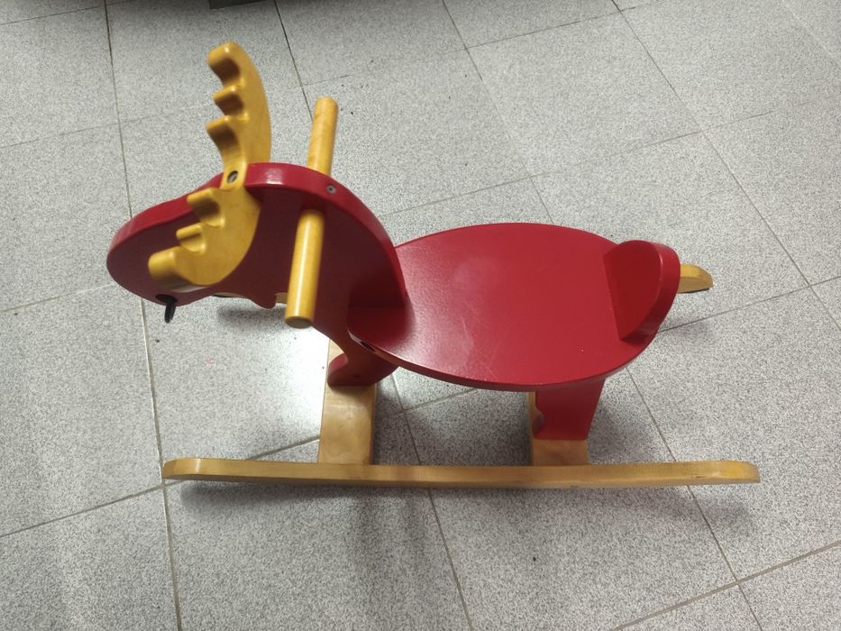 Cavalinho / baloiço criança IKEA 
EKORRE
Alce-baloiço, verm/hévea
EKOR