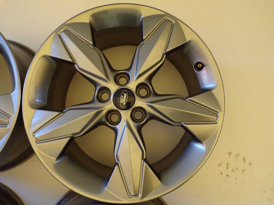 felgi aluminiowe FORD FOCUS MONDEO KUGA S-MAX C-MAX  18 8J ET55 5x108x63,3 ładne