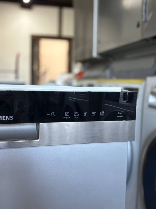 Посудомийна машина Siemens SN558S02ME з панелькою