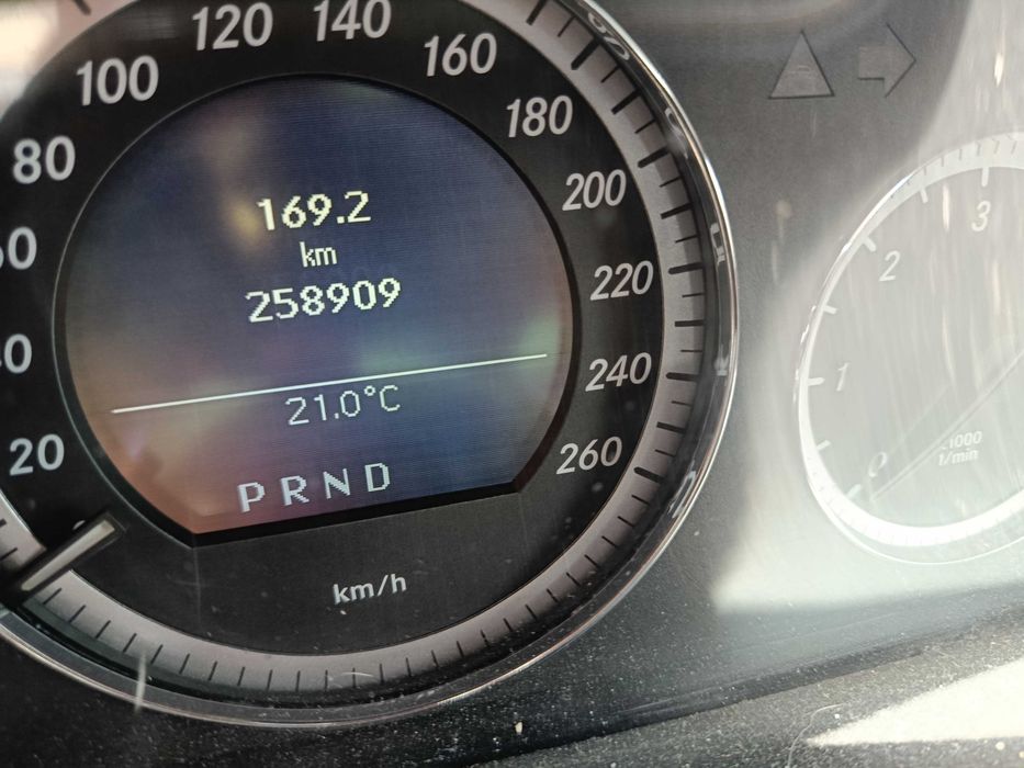 Mercedes-Benz E 220 — fotografia 10