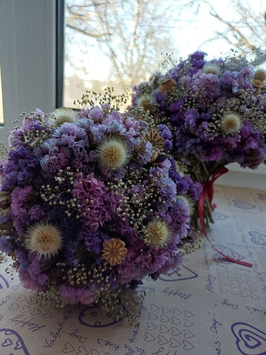 Весняні букетики з сухоцвітів