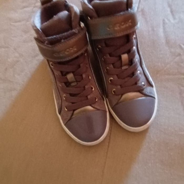 Sapatilha castanha/dourada Geox