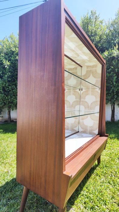 Vitrine midcentury recuperada