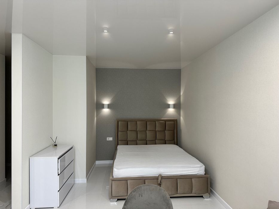 Косметичний та комплексний ремонт Поклейка шпалер Малярні роботи Київ