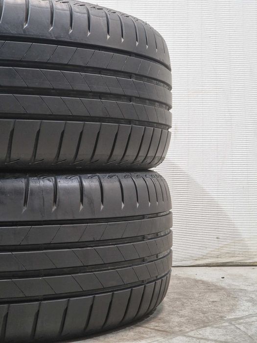 2 Pneus 225/45R18 BRIDGESTONE Semi Novos