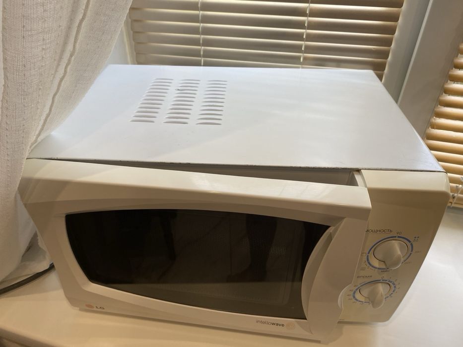 Мікрохвильова піч LG
