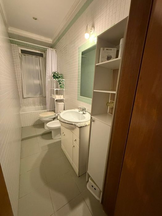 QUARTO INDIVIDUAL Com METRO e autocarro à Porta