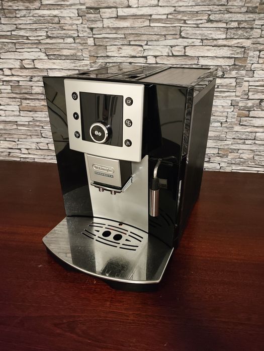 Кавомашина в Кожен Дім ® Delonghi Perfekta ESAM 5400